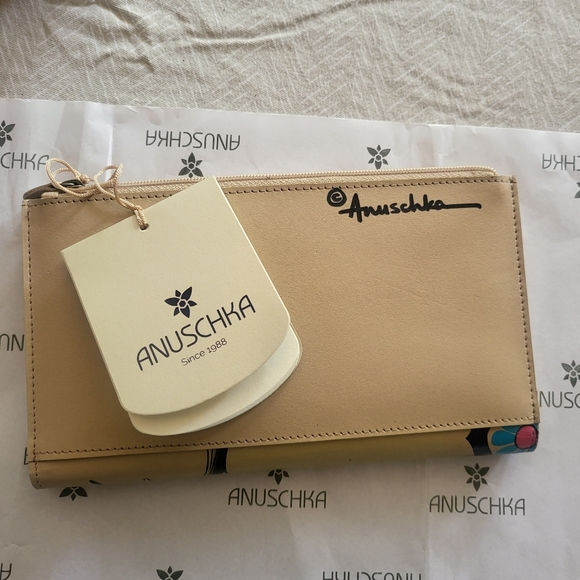 Anuschka large hand painted designer wallet brand new with tags and box $80 - Picture 9 of 9